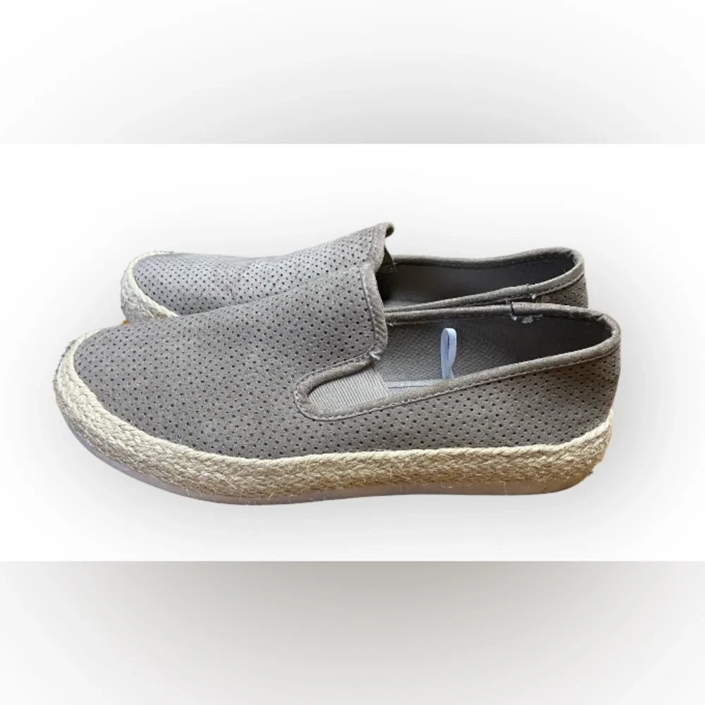 Like new! WOMEN'S ESPRIT EMILIA SLIP-ON SHOES